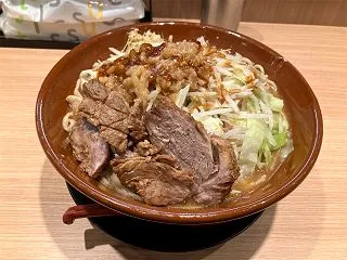 【秋冬限定】豚山 町田店〜大味噌山／麺増…