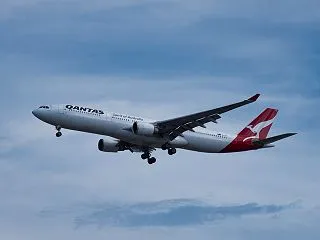 QANTAS A330-300 〜 SI…