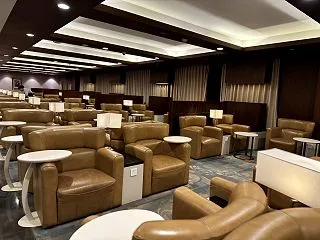 🇨🇳中国東方航空「貴賓休息室 36号」に…
