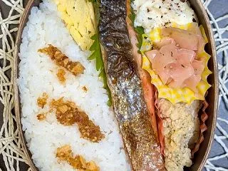 大胆に縦入れで～夫のお弁当744