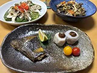 いただき物で晩ご飯・・里芋☆大根葉☆ピー…