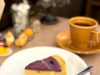 地下の喫茶店 ２種のお芋のチーズケーキ♡…