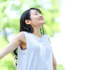 慢性頭痛が続くのはなぜ？頭以外にある原因…
