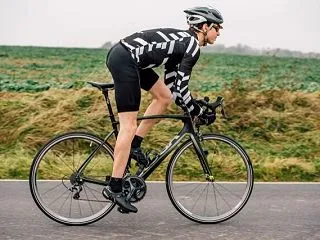 自転車で膝が痛い…サドル位置を変えても痛…