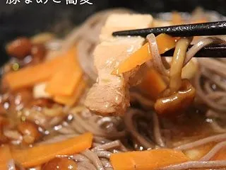 ★疲労回復で免疫力アップ『豚ニンなめこ蕎…