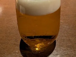 キンキンに冷えたビールを美味しく飲み続け…