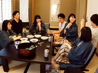 人妻派遣社員たちが温泉旅行に行く!「オナ…