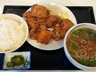 中華料理 福満源「唐揚げ定食」大ぶりな鶏…
