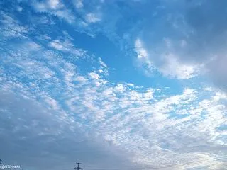散歩中の空