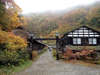 北東北の紅葉と建物