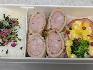 わたしのお弁当 〜ソーセージの豚肉巻き〜