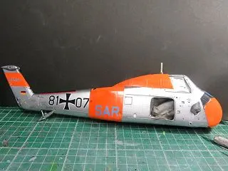デカールを貼る(イタレリ1/48H-34…