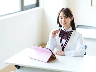 子どもの側弯症は矯正できる？経過観察中に…