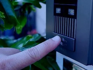 アパートに住み始めて3日目ぐらいからドア…