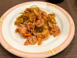 早朝からバスで映画館に、、、町中華で昼飲…
