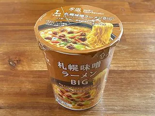 「ローソン 札幌味噌ラーメン BIG」香…
