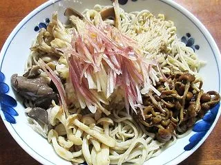 今日の昼そば(きのこおろしぶっかけ)