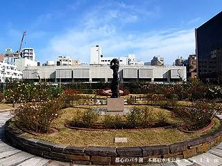 都心のローズガーデン。