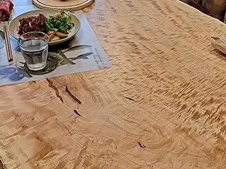301,一枚板、曲がっているからこその素…