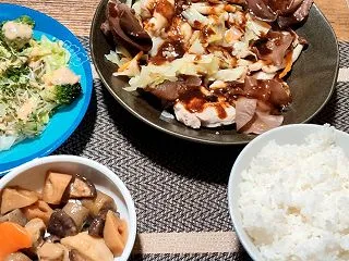 今夜は蒸し鶏VS蒸し豚になりました#本日…