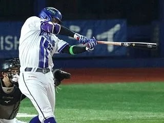 【ハマスタ沸騰】DeNA・筒香嘉智、8回…