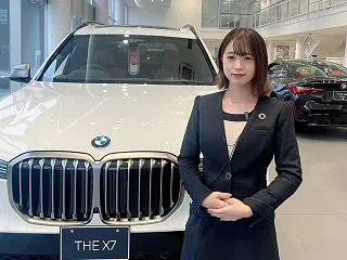 【画像】ＢＭＷの女性店員さん、えっち過ぎ…
