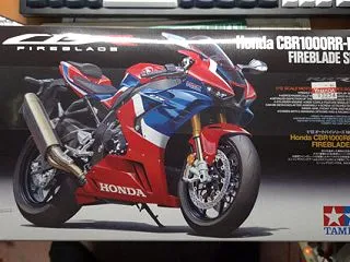 [製作記]タミヤ CBR1000RR-R…