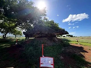 ハワイのパワースポット「ポハクラナイ」に…