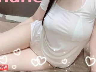 このおっぱい何カップぐらいやと思う。