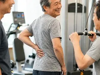 ボイトレで背中が筋肉痛に!? ジム通いの…