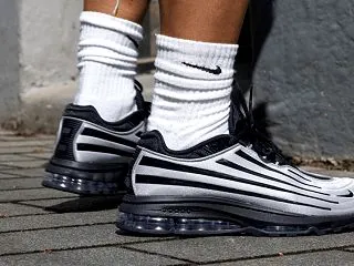 NIKE AIR MAX ECSTASY…
