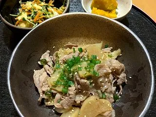 おうちごはん 〜豚肉とたくあんの炒め物〜
