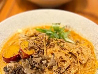 和のパスタとカフェとてんとう虫の指輪