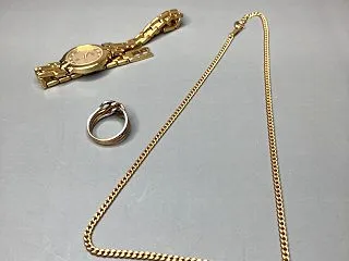 東京都世田谷区にてアクセサリーの出張買取…