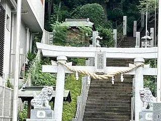 ご近所風景ワンショット: 村の鎮守といっ…