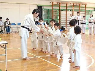春の白帯ちゃんたちが黄色帯へ！小さな背中…