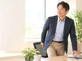 立ち上がりの数歩だけ腰が痛いのはなぜ？原…