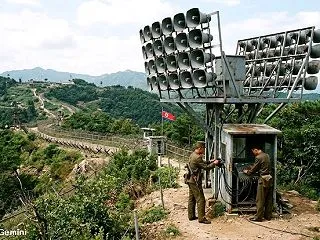拡声器の主導権まで奪われた韓国政府…北朝…