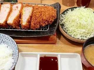 那覇「炊きたて土鍋ごはん とんかつ太郎 …