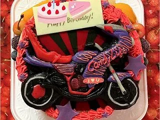 疾走感あふれる バイク立体ケーキ