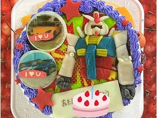存在感抜群 ガンダム立体ケーキで特別な誕…