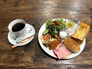 雑貨カフェの金土日限定のモーニングセット…
