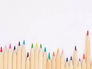 座った時に音が出る子供用の椅子や、歩いた…