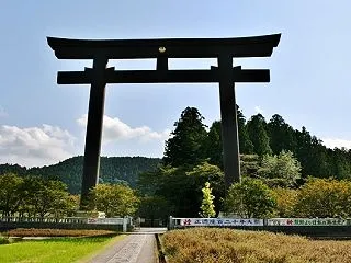 鳥居と神社 ４ 河川、水との深い縁