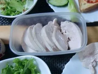 トリ胸肉健康法始めました、1週間で1キロ…