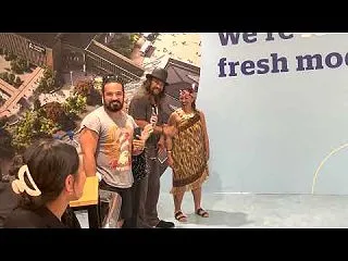 ハリウッドスターのジェイソン・モモアがク…