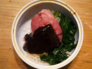 日本酒泥棒・マグロ中落ちと万能ネギの赤味…