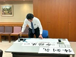 揮毫 バングラディシュ議員連盟も