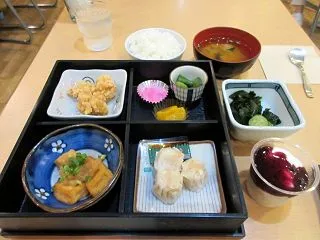 「カフェレストラン タブレス」広南病院地…