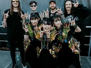 【海外】BABYMETALとポリフィアの…